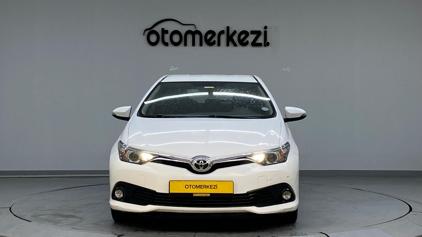 TOYOTA AURIS 7